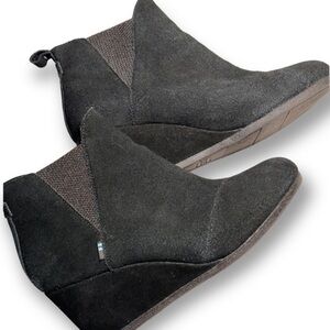 Toms Women’s Kelsey Black Suede Ankle Wedge Booties